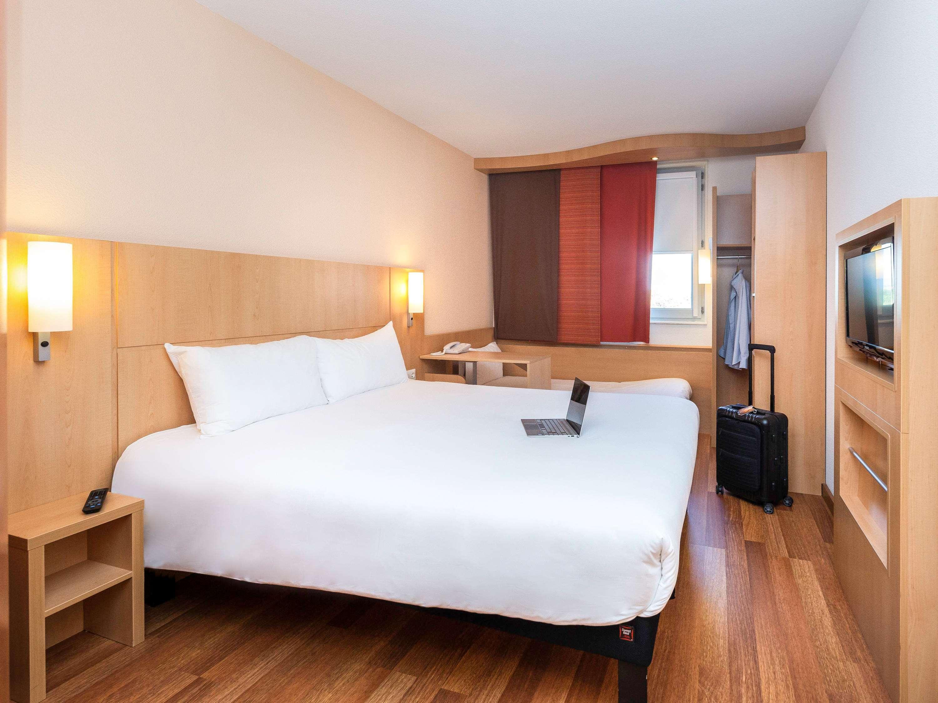 Ibis Lyon Est Chaponnay Hotel Екстериор снимка