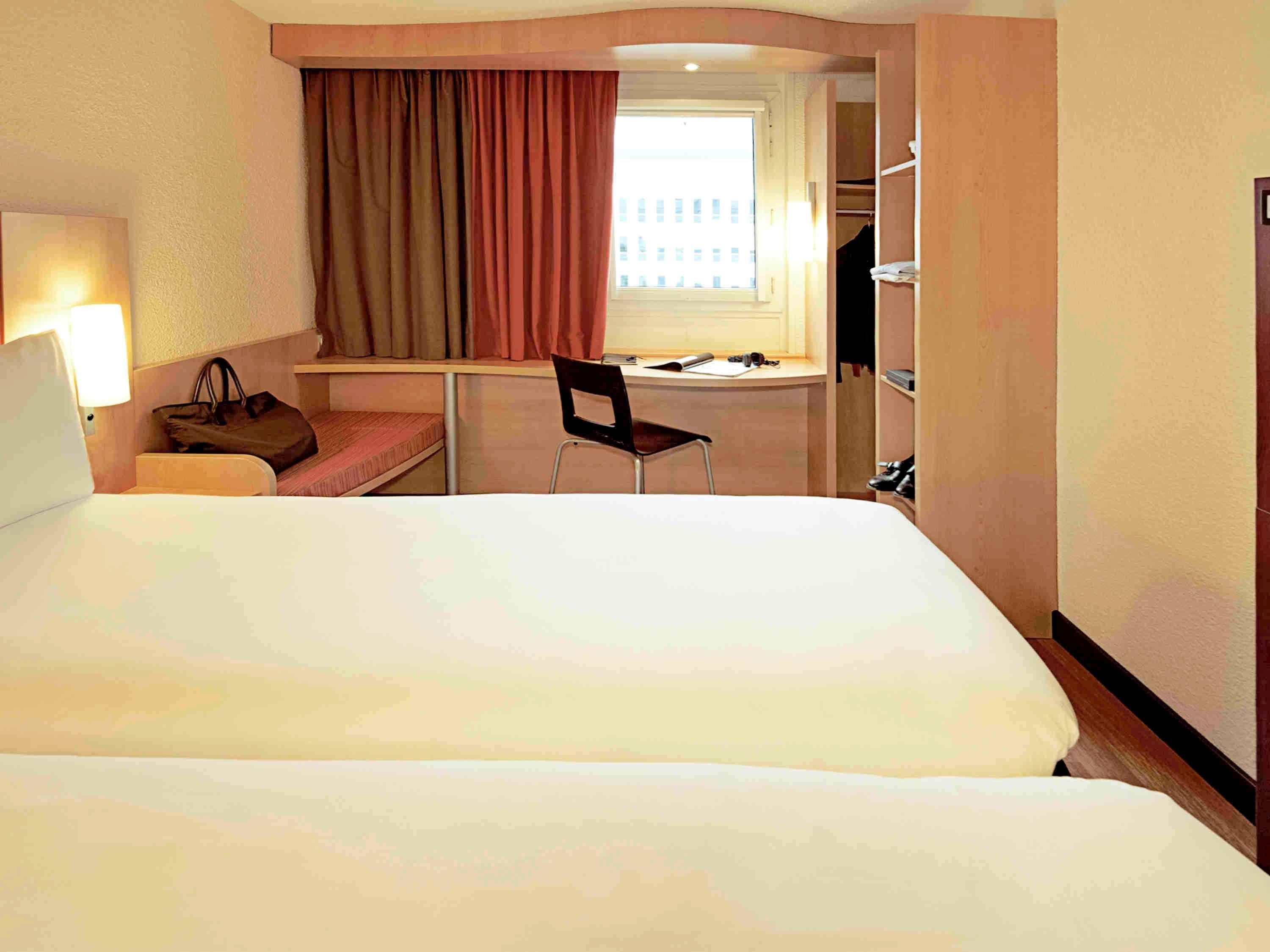 Ibis Lyon Est Chaponnay Hotel Екстериор снимка