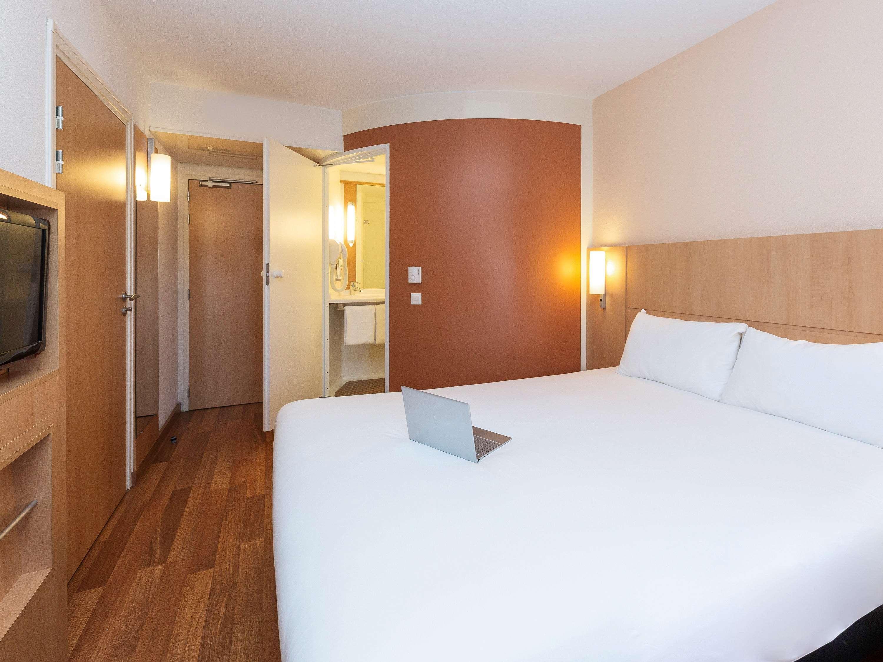 Ibis Lyon Est Chaponnay Hotel Екстериор снимка