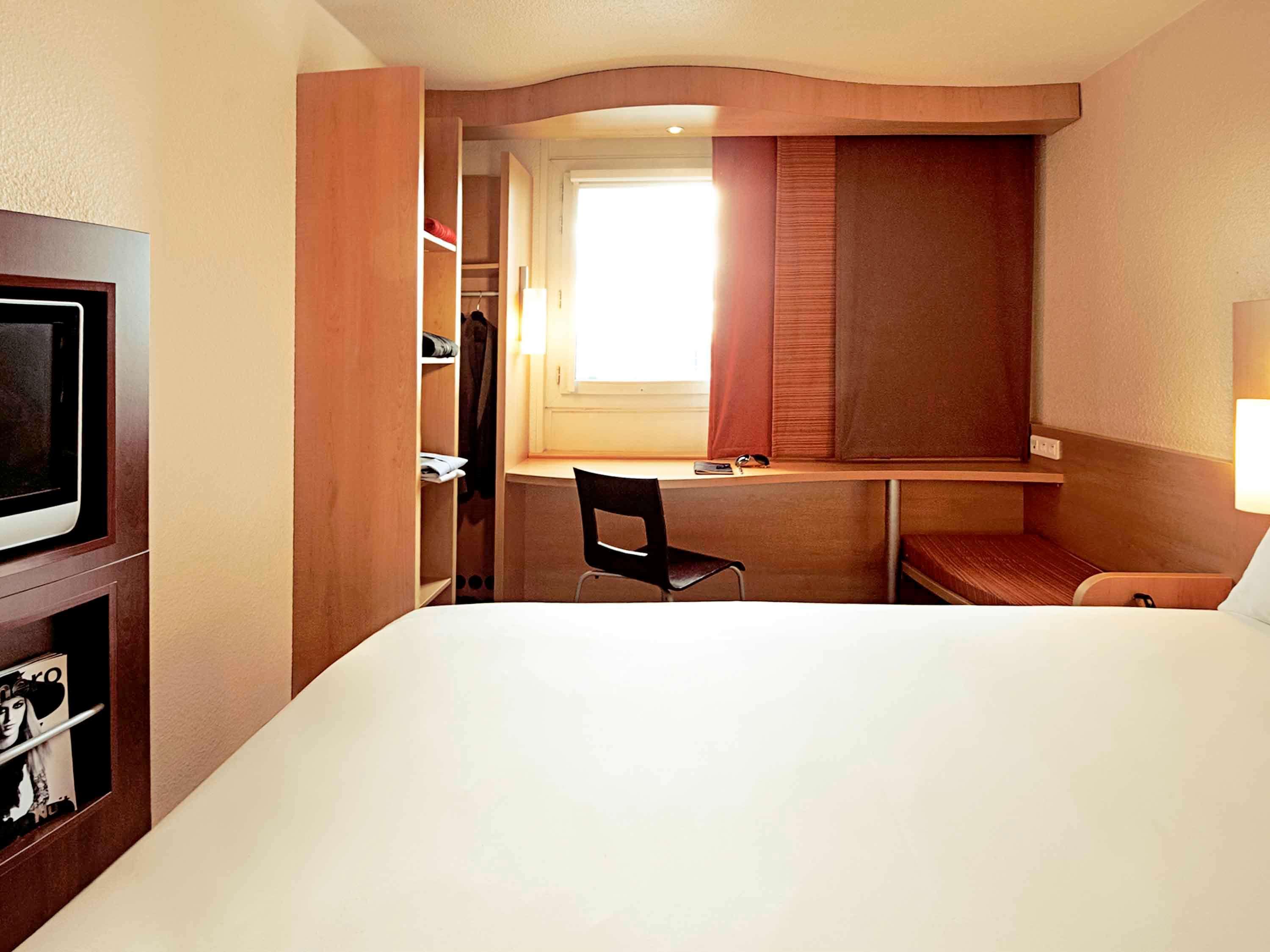 Ibis Lyon Est Chaponnay Hotel Екстериор снимка