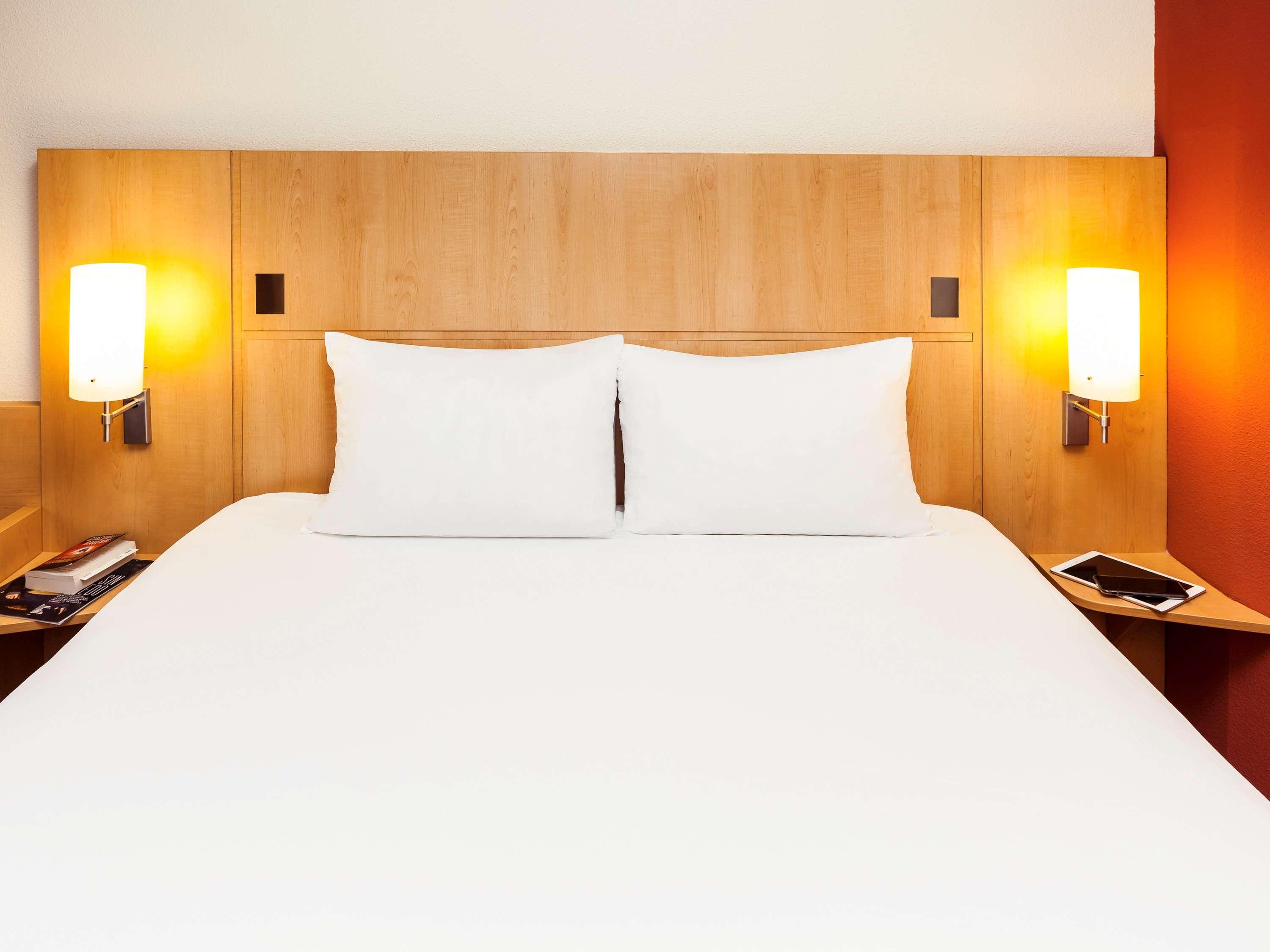 Ibis Lyon Est Chaponnay Hotel Екстериор снимка