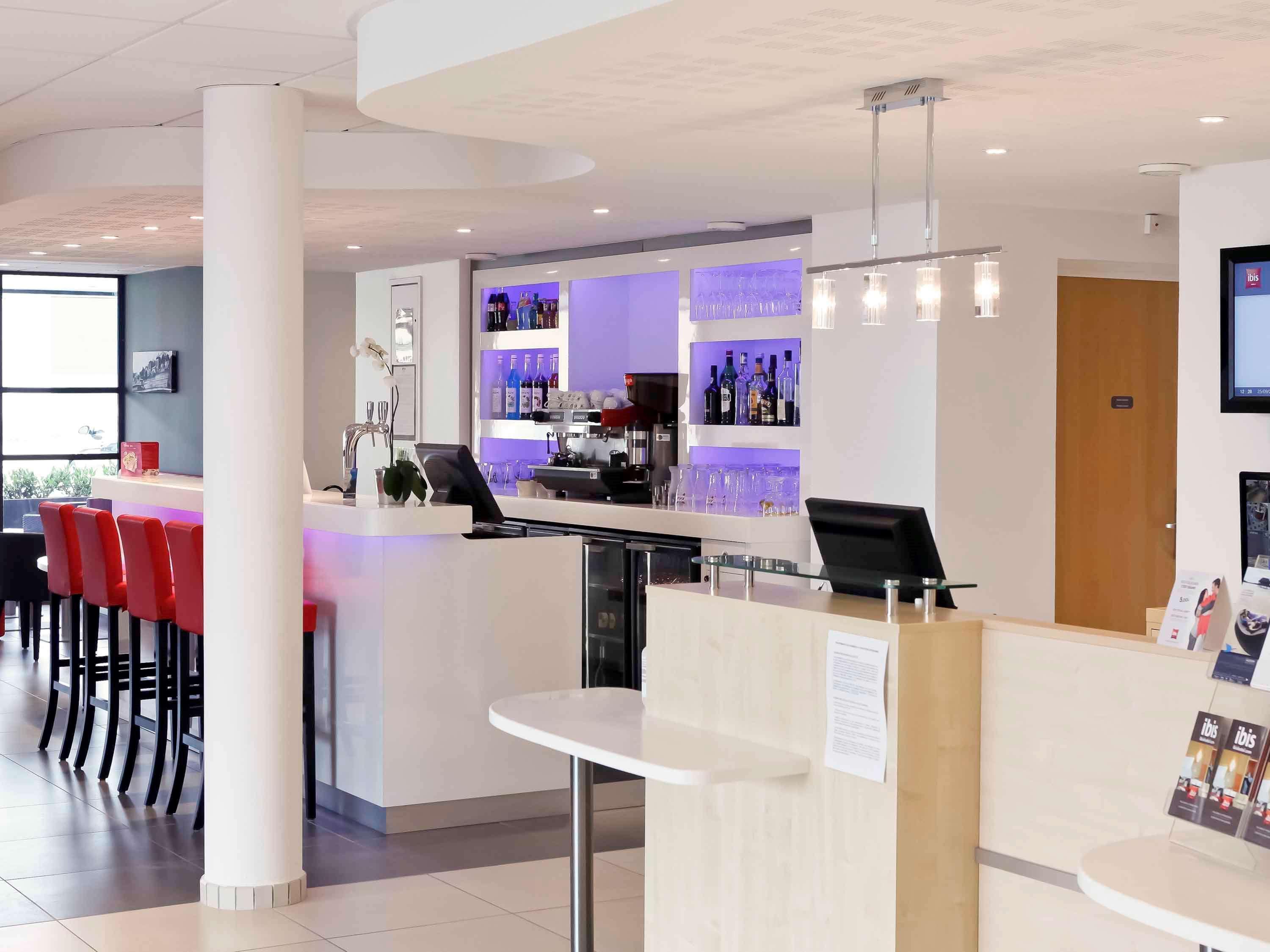Ibis Lyon Est Chaponnay Hotel Екстериор снимка