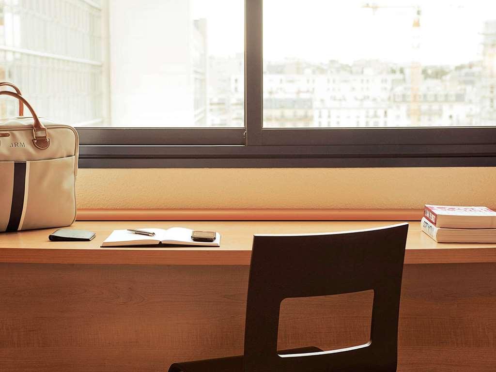 Ibis Lyon Est Chaponnay Hotel Стая снимка