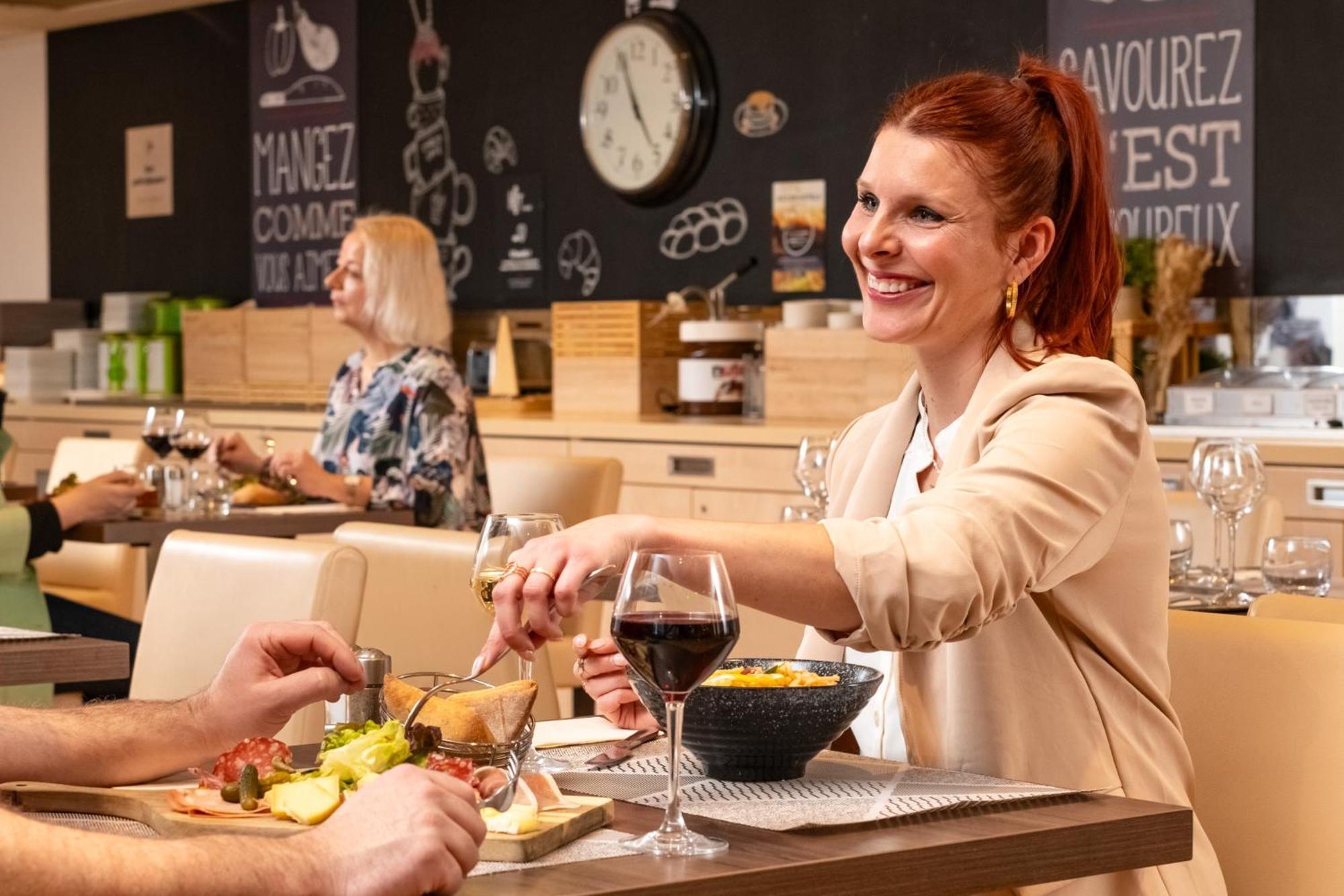 Ibis Lyon Est Chaponnay Hotel Екстериор снимка