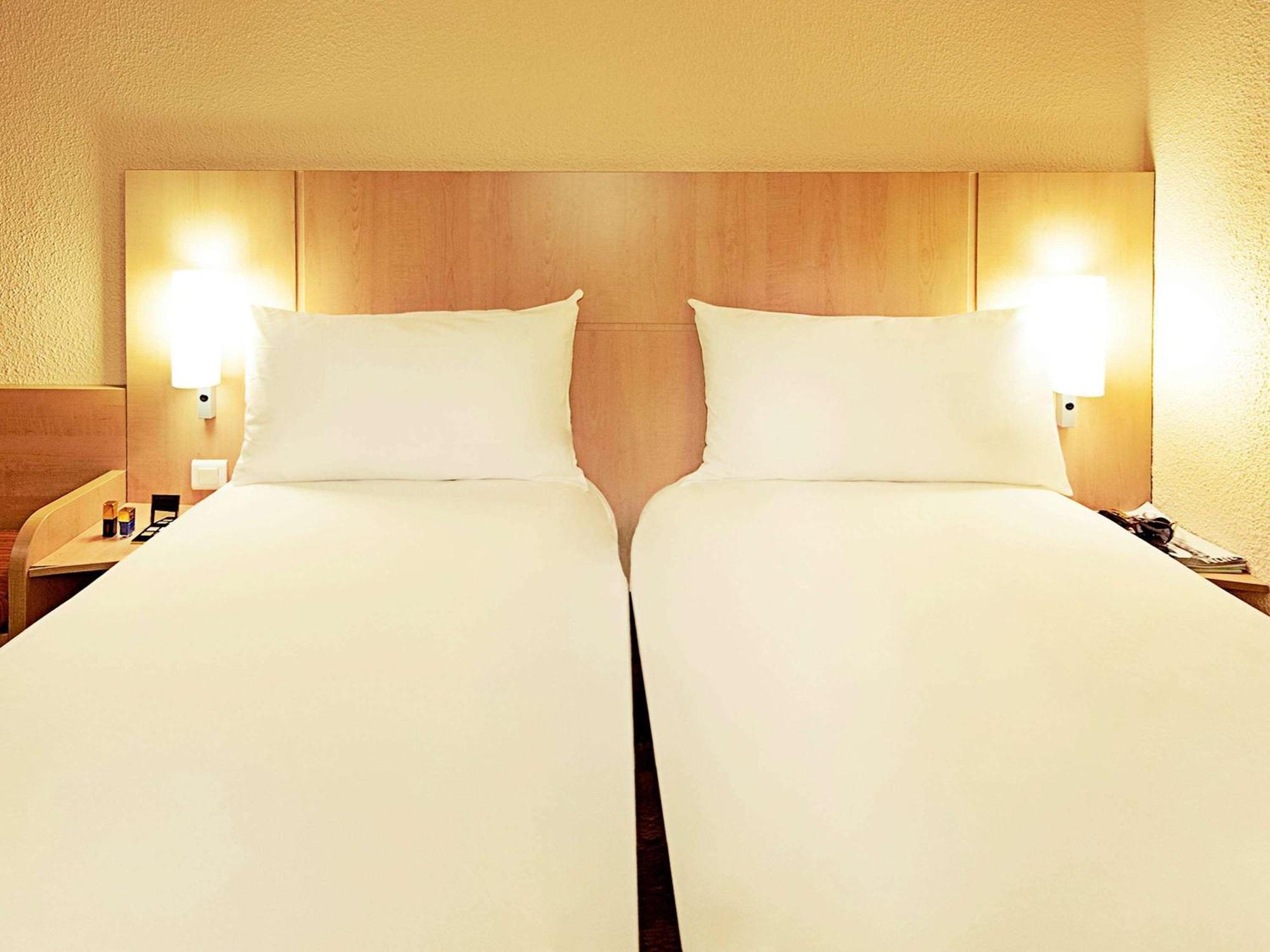 Ibis Lyon Est Chaponnay Hotel Екстериор снимка