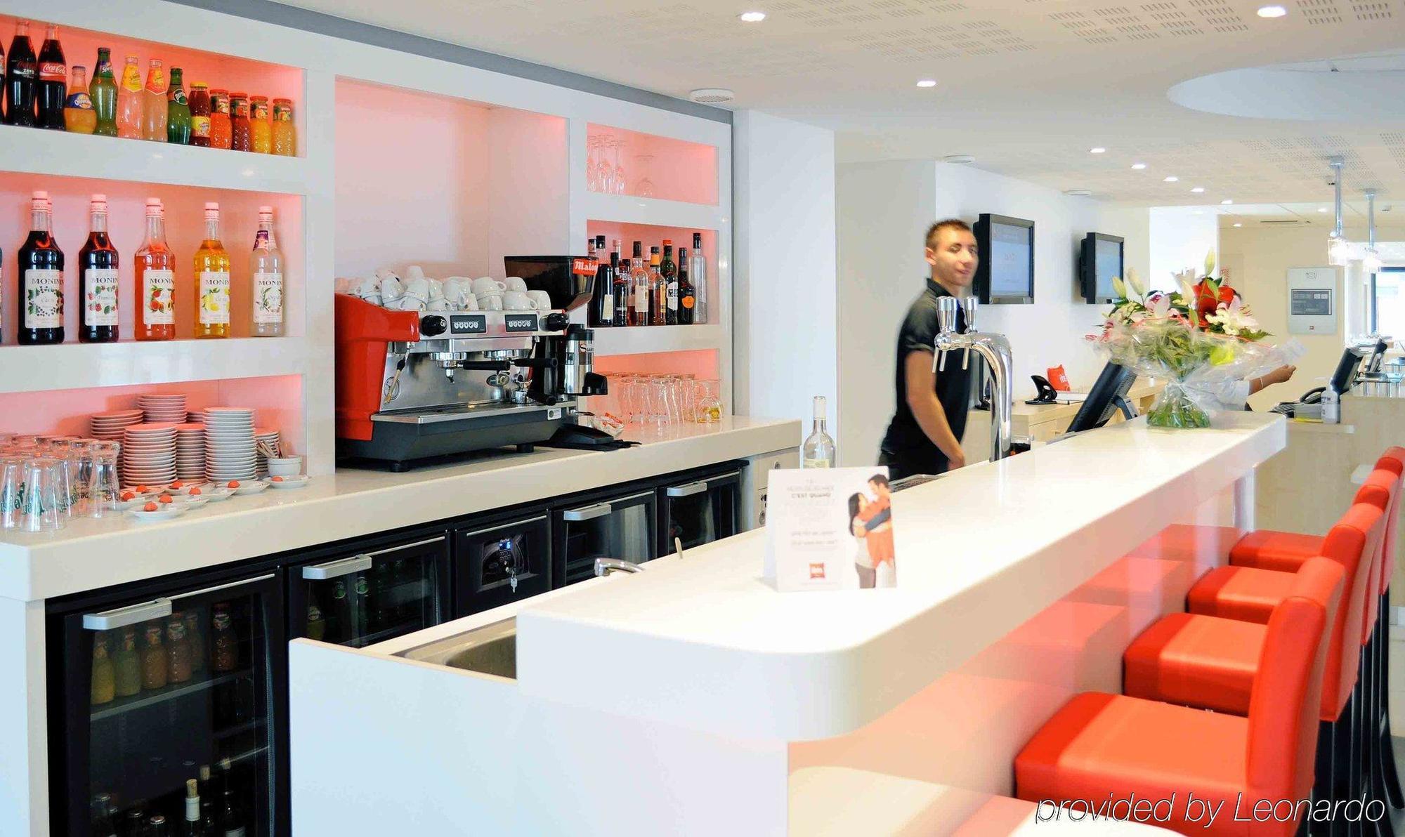 Ibis Lyon Est Chaponnay Hotel Екстериор снимка