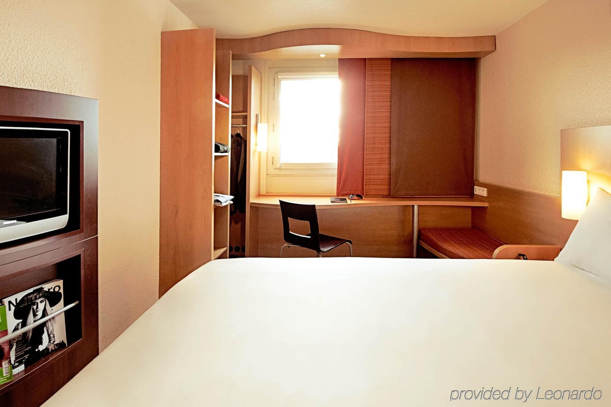 Ibis Lyon Est Chaponnay Hotel Екстериор снимка