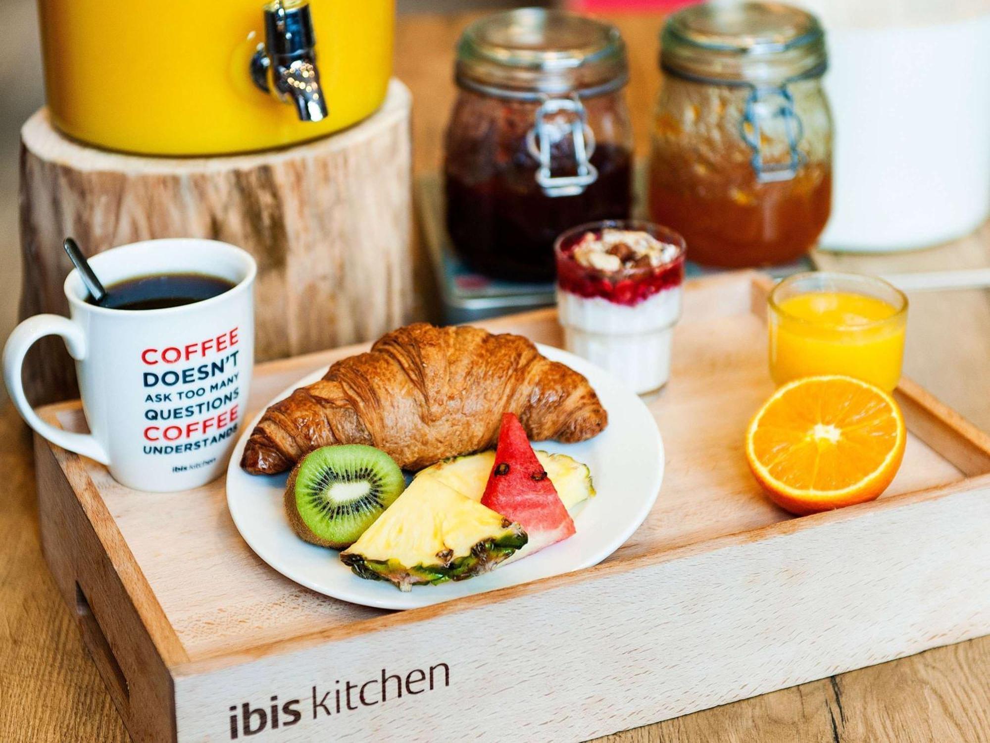 Ibis Lyon Est Chaponnay Hotel Екстериор снимка