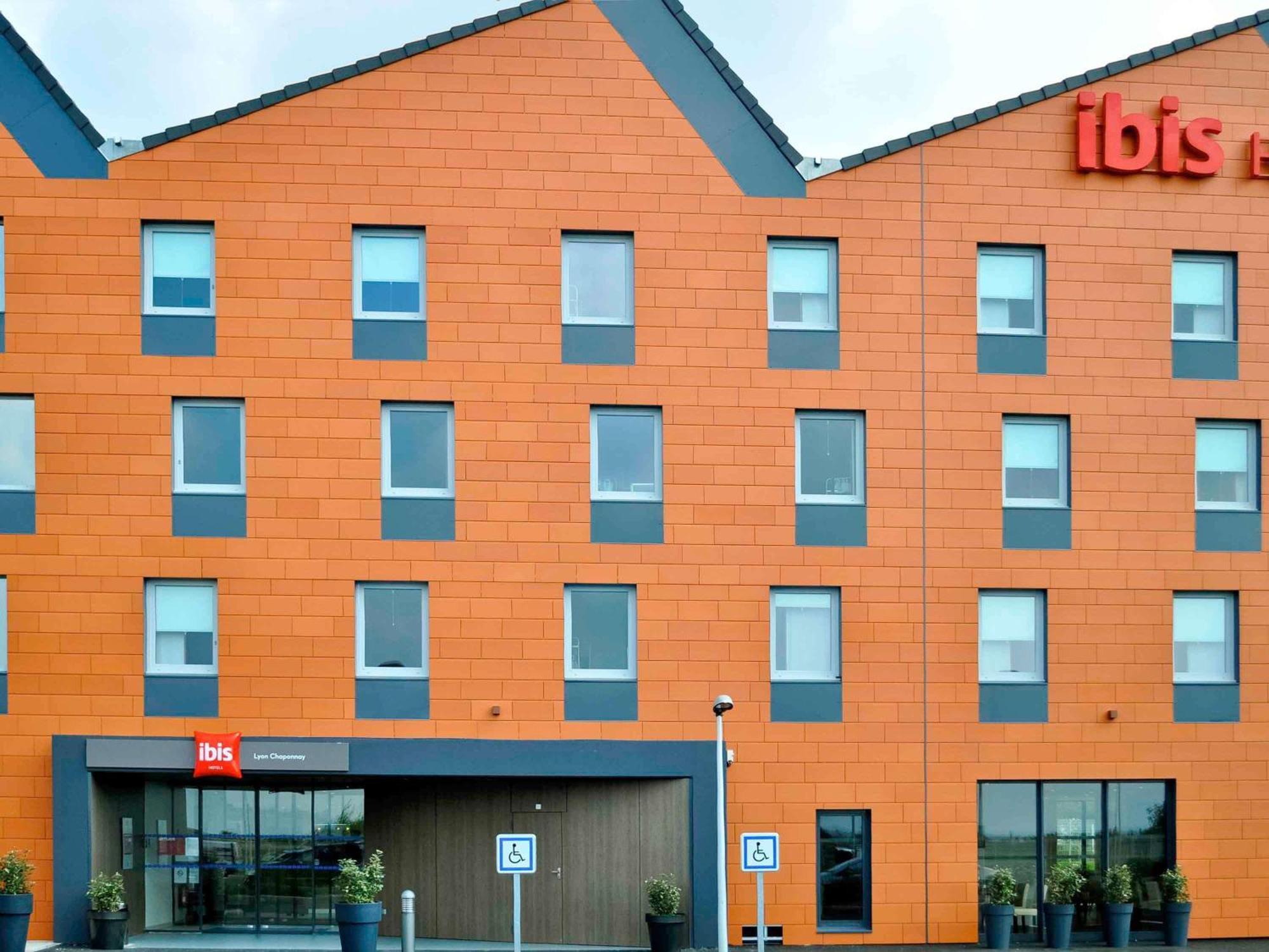 Ibis Lyon Est Chaponnay Hotel Екстериор снимка