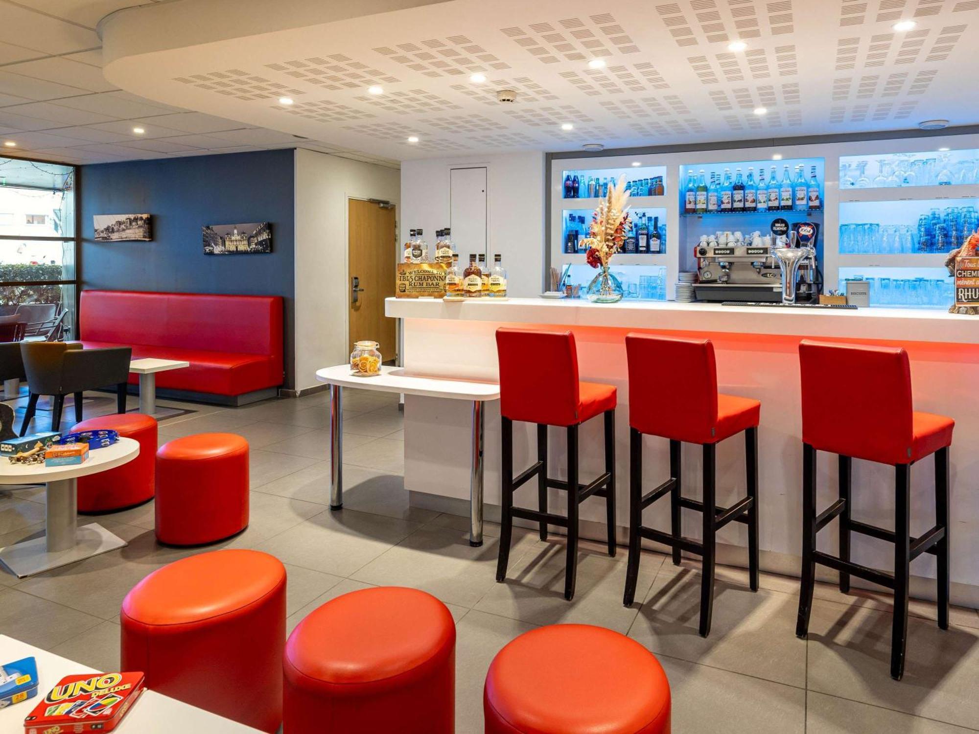 Ibis Lyon Est Chaponnay Hotel Екстериор снимка