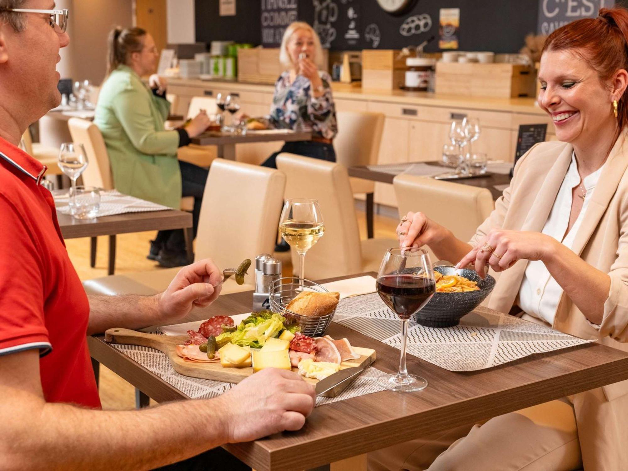 Ibis Lyon Est Chaponnay Hotel Екстериор снимка