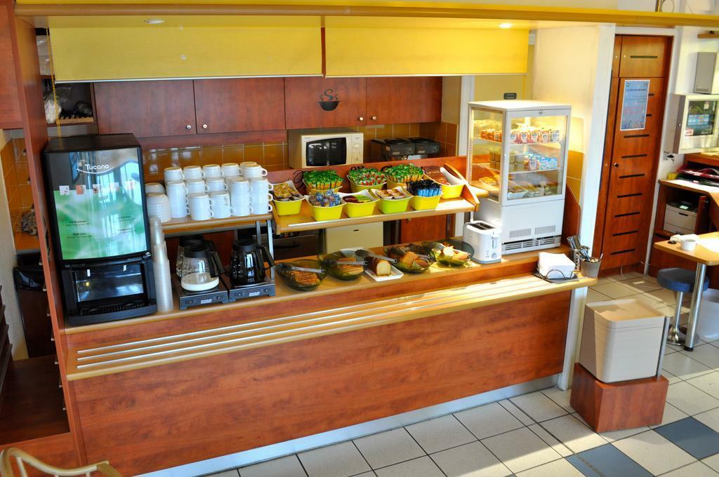 Ibis Lyon Est Chaponnay Hotel Екстериор снимка