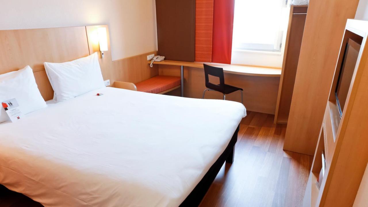 Ibis Lyon Est Chaponnay Hotel Екстериор снимка